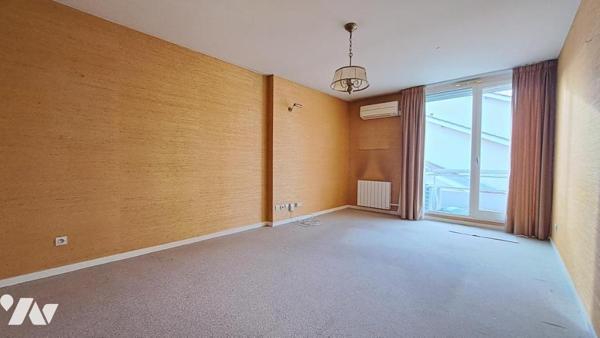 APPARTEMENT 4 CHAMBRES, GARAGE, CAVES ET PLACE DE PARKING