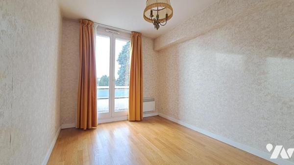 APPARTEMENT 4 CHAMBRES, GARAGE, CAVES ET PLACE DE PARKING