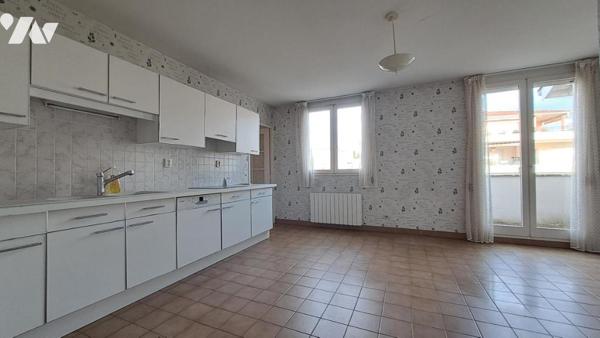 APPARTEMENT 4 CHAMBRES, GARAGE, CAVES ET PLACE DE PARKING