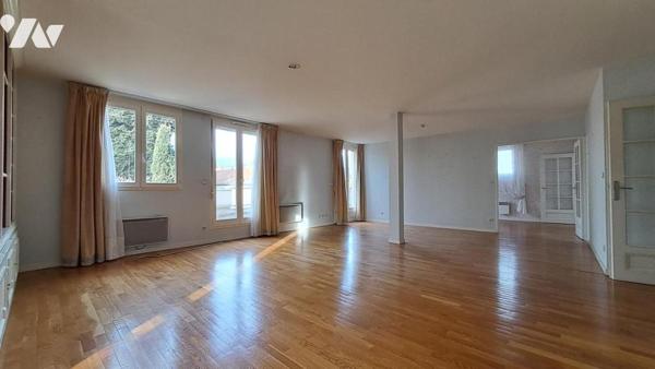 APPARTEMENT 4 CHAMBRES, GARAGE, CAVES ET PLACE DE PARKING