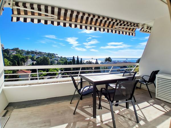 Cannes, Basse-Californie, Appartement de 2 pièces de 59.52 m2 avec terrasse, cave, garage. Vue mer.