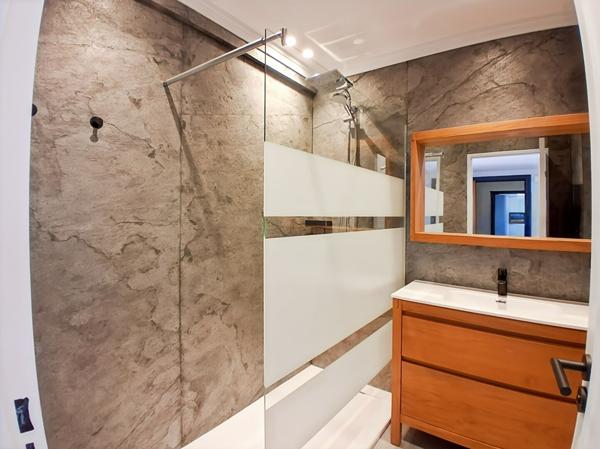 Cannes, Basse-Californie, Appartement de 2 pièces de 59.52 m2 avec terrasse, cave, garage. Vue mer.