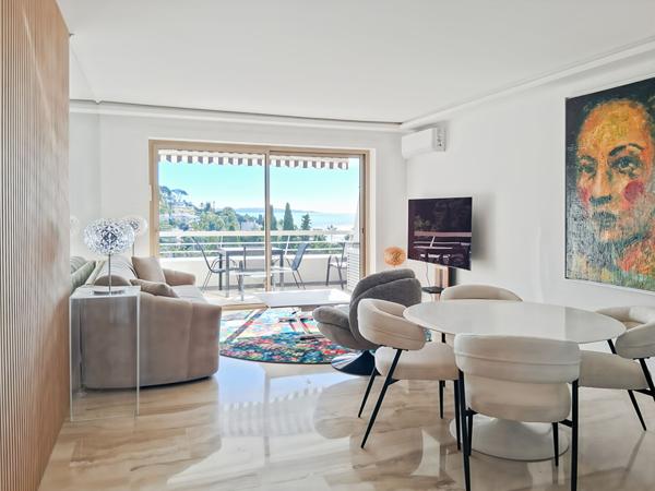 Cannes, Basse-Californie, Appartement de 2 pièces de 59.52 m2 avec terrasse, cave, garage. Vue mer.