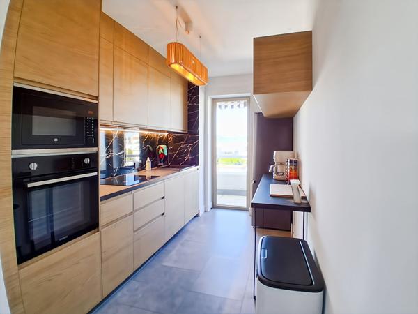 Cannes, Basse-Californie, Appartement de 2 pièces de 59.52 m2 avec terrasse, cave, garage. Vue mer.