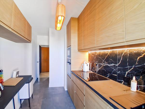 Cannes, Basse-Californie, Appartement de 2 pièces de 59.52 m2 avec terrasse, cave, garage. Vue mer.