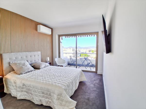 Cannes, Basse-Californie, Appartement de 2 pièces de 59.52 m2 avec terrasse, cave, garage. Vue mer.