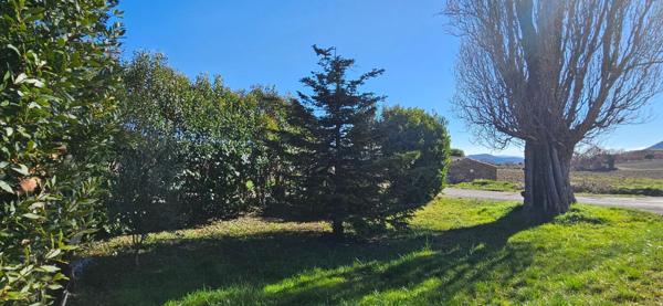 Maison en pierres avec jardin non adjacent