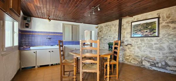 Maison en pierres avec jardin non adjacent