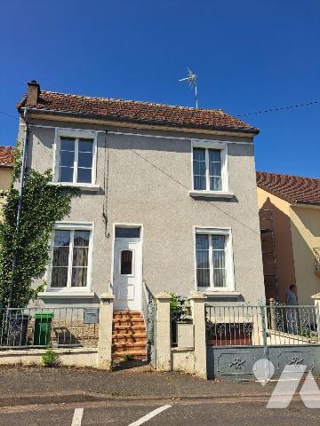 QUARTIER MAROC - RUE TRES CALME
Maison comprenant entrée, cuisine, salon séjour 30m² avec chem...