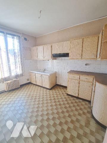 QUARTIER MAROC - RUE TRES CALME
Maison comprenant entrée, cuisine, salon séjour 30m² avec chem...