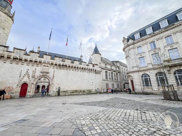 Immeuble à rénover en hypercentre de La Rochelle - Référence NB492 , La rochelle