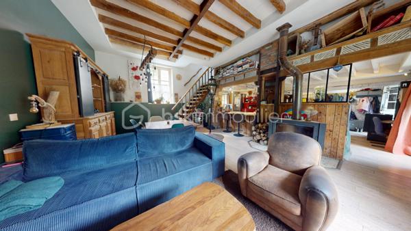 // Visite virtuelle sur demande // 

À proximité de Beaune-la-Rolande, découvrez cette belle maison familiale rénovée avec soin.

Elle se compose au rez-de-chaussée d'une entrée, d'une cuisine ouverte aménagée et équipée, ouvrant sur un spacieux double salon-séjour agrémenté d'un poêle à bois et d'un poêle à granulés, avec accès direct au jardin. Vous trouverez également une buanderie ainsi qu'une salle d'eau avec WC.
À l'étage, un palier dessert quatre chambres confortables ainsi qu'une salle de bains avec WC. Le deuxième étage accueille une agréable salle de jeux, idéale pour les enfants ou un espace loisirs.
À l'extérieur, profitez d'un terrain clos et arboré, ainsi que d'une grande dépendance offrant de nombreuses possibilités d'aménagement ou de stockage.

La maison est raccordée au tout-à-l'égout et bénéficie de rénovations récentes réalisées avec des matériaux de qualité.
Un bien prêt à accueillir votre famille. Une visite s'impose !
