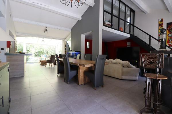 VENTABREN : au calme, Villa T6 de 171 m² de plain pied avec 1 suite et 3 chambre sur un terrain de 2239 avec garge et cave