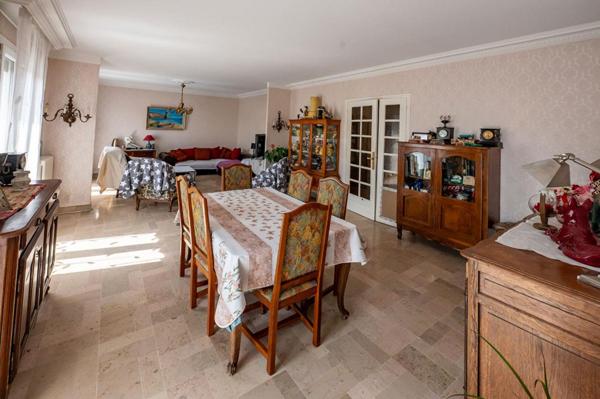 Villa + grand garage indépendant