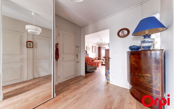 Appartement à vendre    3 pièces • 75,97 m2 Vénissieux