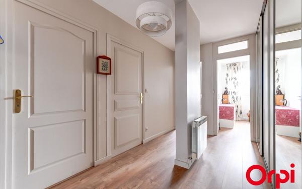 Appartement à vendre    3 pièces • 75,97 m2 Vénissieux