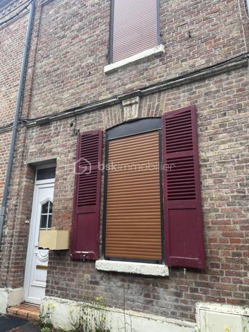 ✨Nouveauté ✨ A saisir rapidement ! 
Libre d occupation ! 
Maison type amiénoise 78m2, avec ses 3 belles chambres et un bureau. 
Belle cour de 90 m2. 
Taxe foncière : 944 € 
Rafraîchissement à prévoir. 
💰 137 000 € FAI 
☎️ 07/86/31/59/48