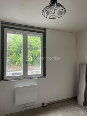 ✨Nouveauté ✨ A saisir rapidement ! 
Libre d occupation ! 
Maison type amiénoise 78m2, avec ses 3 belles chambres et un bureau. 
Belle cour de 90 m2. 
Taxe foncière : 944 € 
Rafraîchissement à prévoir. 
💰 137 000 € FAI 
☎️ 07/86/31/59/48