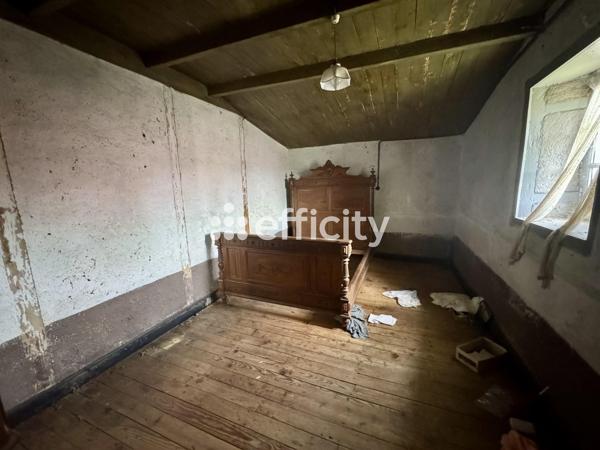 Maison
         7 pièces
        - 140 m² Exclusivité 90 000 € *