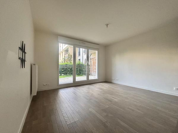 Appartement Pontoise 2 pièce(s) 41 m2 €195 000 ** - Référence 11243