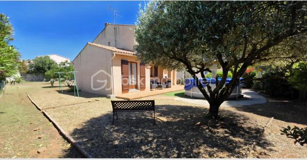 🏡 BSK IMMOBILIER – VALÉRIE BARBIERI vous propose à la vente 🏡

✨ Bien rare aux Arcs-sur-Argens – Maison familiale avec fort potentiel ✨

Dans l’un des secteurs les plus recherchés des Arcs-sur-Argens, découvrez cette maison de 118 m², idéalement située au calme, en étant à pied des commerces, écoles et de la gare TGV.
Un emplacement privilégié, alliant tranquillité absolue et accessibilité, particulièrement rare sur le secteur.

🌿 Un extérieur exceptionnel!
Implantée sur un terrain plat de 694 m², cette propriété offre un cadre de vie intime et préservé, avec un agréable espace extérieur et piscine hors sol, parfait pour profiter pleinement du climat provençal.

🏠 Une maison aux volumes généreux et évolutifs :
Élevée sur deux niveaux, elle propose : Une belle pièce de vie lumineuse avec cuisine ouverte, 4 chambres, dont une de plain-pied avec salle d’eau, idéale pour une vie de famille ou recevoir, Une salle de bains,
De nombreux espaces de rangement
Un garage de 25 m²

🔧 Un potentiel rare à exploiter : En bon état, cette maison nécessite un rafraîchissement, offrant ainsi une véritable opportunité de valorisation.
Vous pourrez la repenser à votre image et créer un bien unique, parfaitement adapté à vos envies.

📍 Une localisation stratégique :
✔️ Tout à pied (commerces, écoles, gare)
✔️ À 10 minutes de l’autoroute
✔️ À seulement 30 minutes des plages

💛 Les atouts majeurs :
✔️ Secteur très recherché
✔️ Terrain plat 
✔️ Chambre en rez-de-chaussée
✔️ Fort potentiel de valorisation
✔️ Idéal résidence principale, secondaire ou investissement

Les prestations :
✔️ Climatisation réversible
✔️ Double vitrage
✔️ Tout à l'égout
✔️ Présence d'un puits 
 
✨ Une opportunité rare sur le marché, à fort potentiel, dans un cadre de vie privilégié.

VIDEO A LA DEMANDE!

📞 À visiter sans tarder !
Visites possibles 7j/7, week-ends et jours fériés sur rendez-vous.