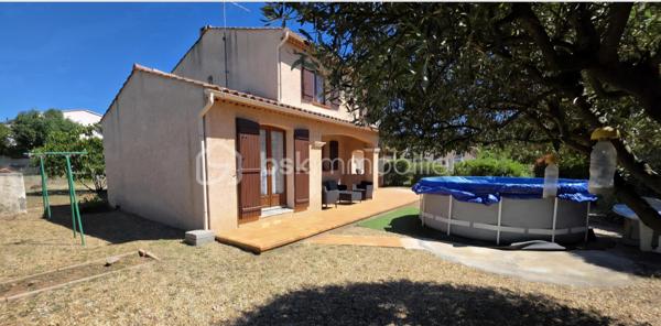 🏡 BSK IMMOBILIER – VALÉRIE BARBIERI vous propose à la vente 🏡

✨ Bien rare aux Arcs-sur-Argens – Maison familiale avec fort potentiel ✨

Dans l’un des secteurs les plus recherchés des Arcs-sur-Argens, découvrez cette maison de 118 m², idéalement située au calme, en étant à pied des commerces, écoles et de la gare TGV.
Un emplacement privilégié, alliant tranquillité absolue et accessibilité, particulièrement rare sur le secteur.

🌿 Un extérieur exceptionnel!
Implantée sur un terrain plat de 694 m², cette propriété offre un cadre de vie intime et préservé, avec un agréable espace extérieur et piscine hors sol, parfait pour profiter pleinement du climat provençal.

🏠 Une maison aux volumes généreux et évolutifs :
Élevée sur deux niveaux, elle propose : Une belle pièce de vie lumineuse avec cuisine ouverte, 4 chambres, dont une de plain-pied avec salle d’eau, idéale pour une vie de famille ou recevoir, Une salle de bains,
De nombreux espaces de rangement
Un garage de 25 m²

🔧 Un potentiel rare à exploiter : En bon état, cette maison nécessite un rafraîchissement, offrant ainsi une véritable opportunité de valorisation.
Vous pourrez la repenser à votre image et créer un bien unique, parfaitement adapté à vos envies.

📍 Une localisation stratégique :
✔️ Tout à pied (commerces, écoles, gare)
✔️ À 10 minutes de l’autoroute
✔️ À seulement 30 minutes des plages

💛 Les atouts majeurs :
✔️ Secteur très recherché
✔️ Terrain plat 
✔️ Chambre en rez-de-chaussée
✔️ Fort potentiel de valorisation
✔️ Idéal résidence principale, secondaire ou investissement

Les prestations :
✔️ Climatisation réversible
✔️ Double vitrage
✔️ Tout à l'égout
✔️ Présence d'un puits 
 
✨ Une opportunité rare sur le marché, à fort potentiel, dans un cadre de vie privilégié.

VIDEO A LA DEMANDE!

📞 À visiter sans tarder !
Visites possibles 7j/7, week-ends et jours fériés sur rendez-vous.
