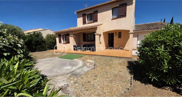 🏡 BSK IMMOBILIER – VALÉRIE BARBIERI vous propose à la vente 🏡

✨ Bien rare aux Arcs-sur-Argens – Maison familiale avec fort potentiel ✨

Dans l’un des secteurs les plus recherchés des Arcs-sur-Argens, découvrez cette maison de 118 m², idéalement située au calme, en étant à pied des commerces, écoles et de la gare TGV.
Un emplacement privilégié, alliant tranquillité absolue et accessibilité, particulièrement rare sur le secteur.

🌿 Un extérieur exceptionnel!
Implantée sur un terrain plat de 694 m², cette propriété offre un cadre de vie intime et préservé, avec un agréable espace extérieur et piscine hors sol, parfait pour profiter pleinement du climat provençal.

🏠 Une maison aux volumes généreux et évolutifs :
Élevée sur deux niveaux, elle propose : Une belle pièce de vie lumineuse avec cuisine ouverte, 4 chambres, dont une de plain-pied avec salle d’eau, idéale pour une vie de famille ou recevoir, Une salle de bains,
De nombreux espaces de rangement
Un garage de 25 m²

🔧 Un potentiel rare à exploiter : En bon état, cette maison nécessite un rafraîchissement, offrant ainsi une véritable opportunité de valorisation.
Vous pourrez la repenser à votre image et créer un bien unique, parfaitement adapté à vos envies.

📍 Une localisation stratégique :
✔️ Tout à pied (commerces, écoles, gare)
✔️ À 10 minutes de l’autoroute
✔️ À seulement 30 minutes des plages

💛 Les atouts majeurs :
✔️ Secteur très recherché
✔️ Terrain plat 
✔️ Chambre en rez-de-chaussée
✔️ Fort potentiel de valorisation
✔️ Idéal résidence principale, secondaire ou investissement

Les prestations :
✔️ Climatisation réversible
✔️ Double vitrage
✔️ Tout à l'égout
✔️ Présence d'un puits 
 
✨ Une opportunité rare sur le marché, à fort potentiel, dans un cadre de vie privilégié.

VIDEO A LA DEMANDE!

📞 À visiter sans tarder !
Visites possibles 7j/7, week-ends et jours fériés sur rendez-vous.