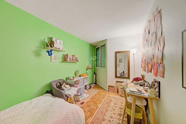 Appartement Saint Germain En Laye 5 pièce(s) 97.710 m2 349 000 € **  - Référence  18876
