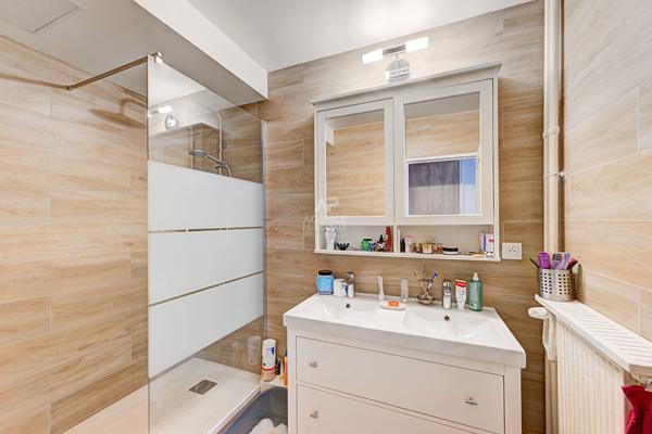 Appartement Saint Germain En Laye 5 pièce(s) 97.710 m2 349 000 € **  - Référence  18876
