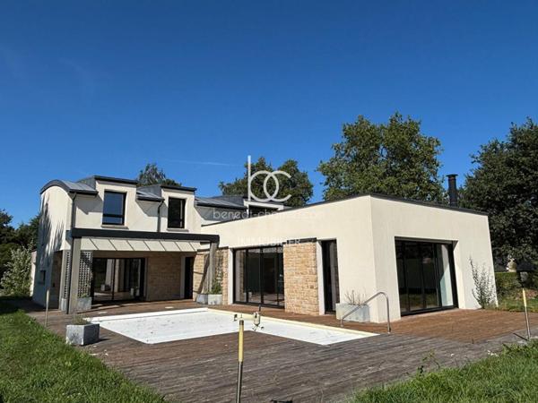 SAINT AVE Maison 6 pièces 285 m²