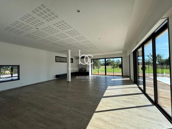 SAINT AVE Maison 6 pièces 285 m²