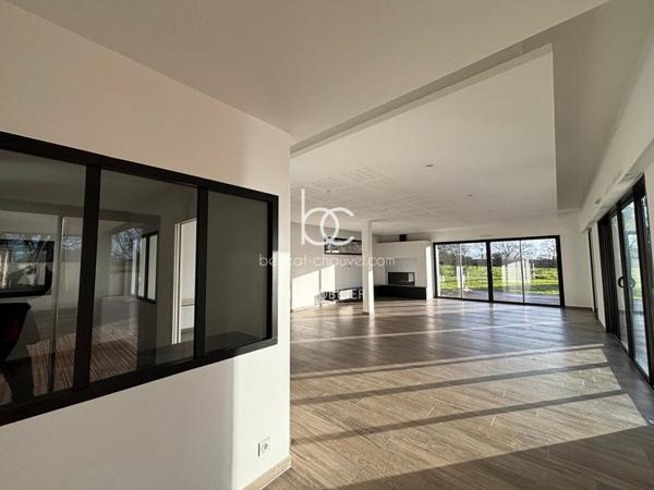 SAINT AVE Maison 6 pièces 285 m²