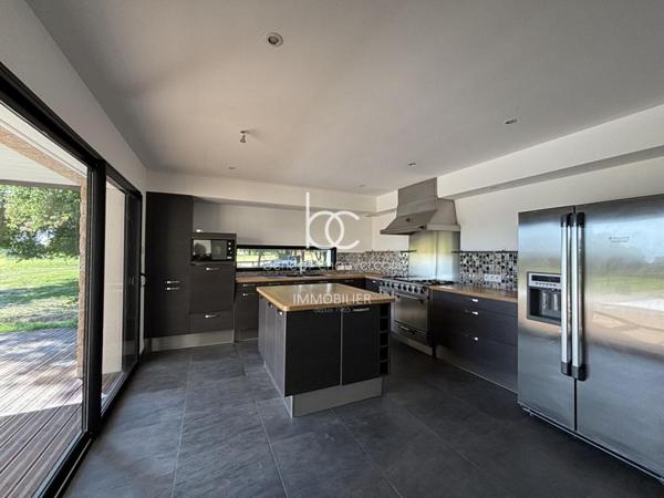 SAINT AVE Maison 6 pièces 285 m²