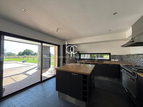 SAINT AVE Maison 6 pièces 285 m²