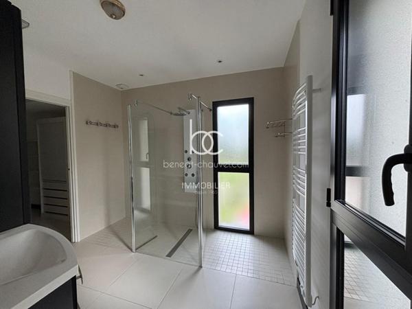 SAINT AVE Maison 6 pièces 285 m²