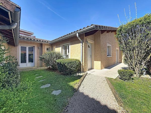 Charmante maison de plain pied en plein coeur de Meximieux, 126m², 4 chambres, garage .
