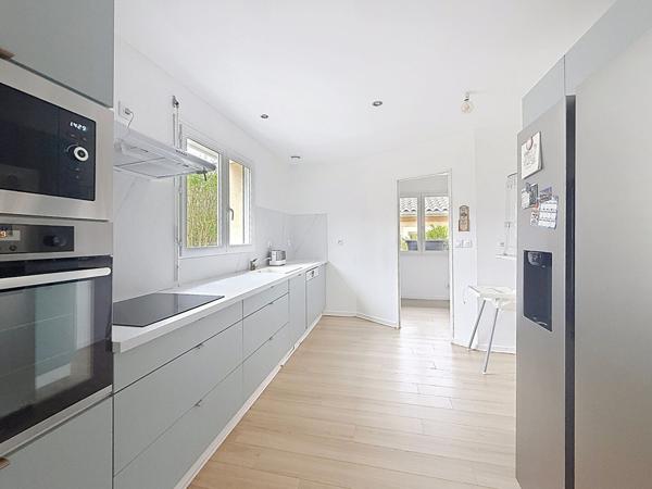 Charmante maison de plain pied en plein coeur de Meximieux, 126m², 4 chambres, garage .