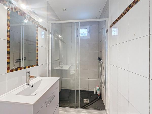 Charmante maison de plain pied en plein coeur de Meximieux, 126m², 4 chambres, garage .