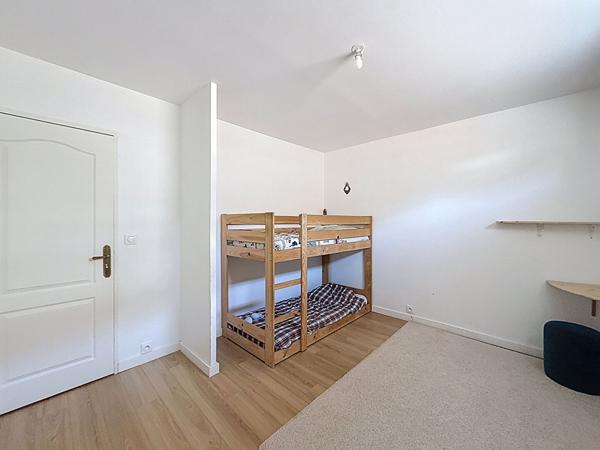 Charmante maison de plain pied en plein coeur de Meximieux, 126m², 4 chambres, garage .
