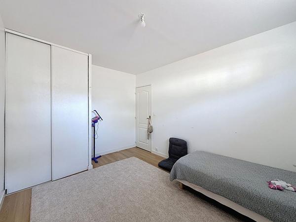 Charmante maison de plain pied en plein coeur de Meximieux, 126m², 4 chambres, garage .
