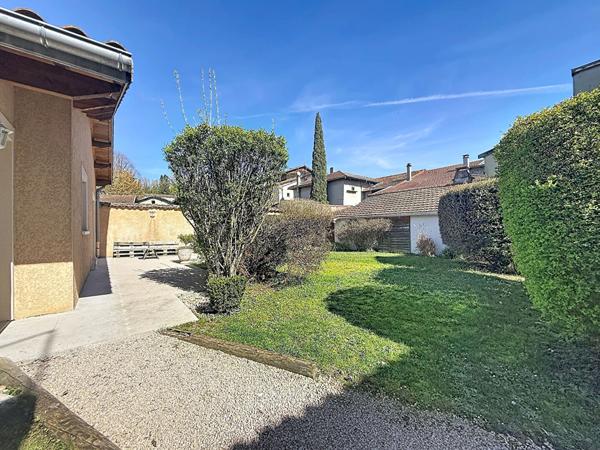 Charmante maison de plain pied en plein coeur de Meximieux, 126m², 4 chambres, garage .