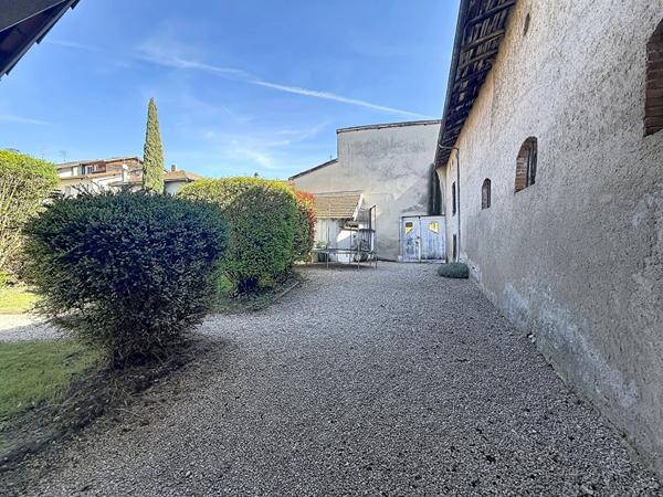 Charmante maison de plain pied en plein coeur de Meximieux, 126m², 4 chambres, garage .