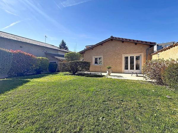 Charmante maison de plain pied en plein coeur de Meximieux, 126m², 4 chambres, garage .