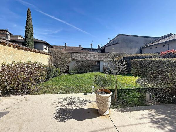 Charmante maison de plain pied en plein coeur de Meximieux, 126m², 4 chambres, garage .