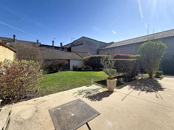 Charmante maison de plain pied en plein coeur de Meximieux, 126m², 4 chambres, garage .