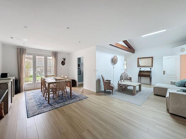 Charmante maison de plain pied en plein coeur de Meximieux, 126m², 4 chambres, garage .