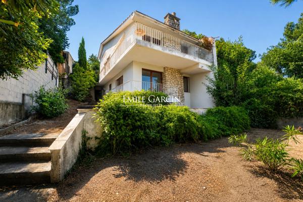 A vendre - LES ANGLES - Maison d'architecte Jacques Guichard des années 60 - Vue Palais des Papes