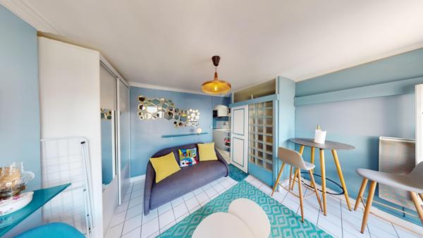 Studio 17 M² Meublé au pie du Métro Abbesses PARIS 18