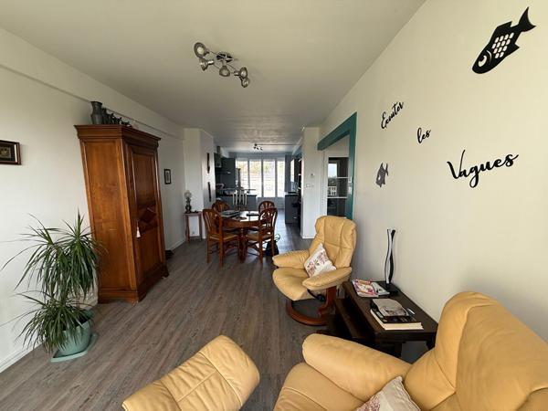 ROCHEFORT Appartement rénové avec balcon, garage et cave