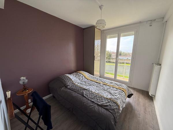 ROCHEFORT Appartement rénové avec balcon, garage et cave